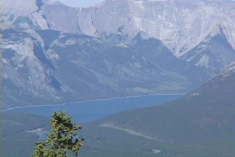 Lake Minnewanka pull to WS Banff Stock Footage 147840