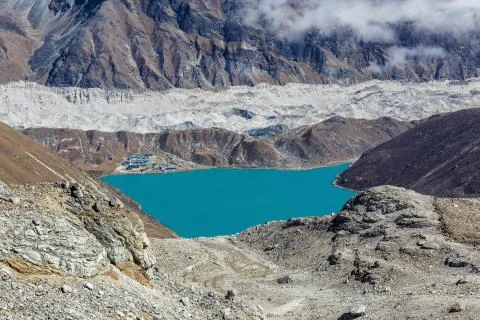 Lake in the mountains Fotos Stock