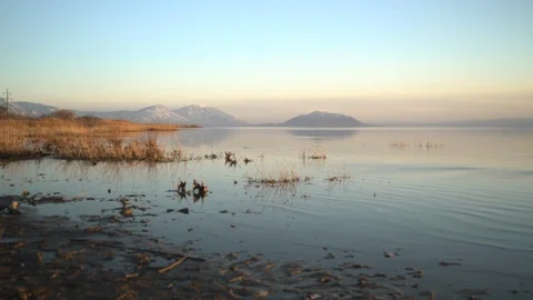 Lake with mountains in sunset Vídeo Stock 125796559