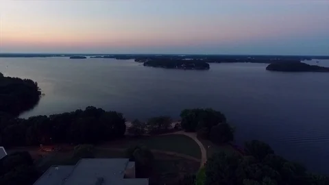 Lake Norman Flyover at Sunset Vídeo Stock 71540366