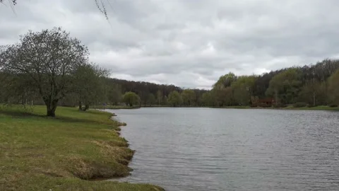 Lake in the park in early spring 動画素材 152997112
