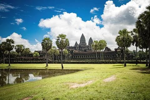 Lake reflection of the Angkor Wat temple in Cambodia Stock Photos
