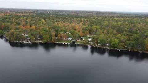 Lake to resort fly-in Video stock 234089974