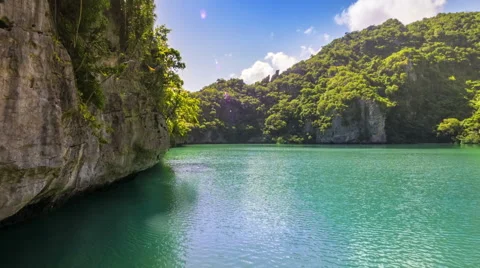 Lake in the rocky crater Vídeo Stock 59679790