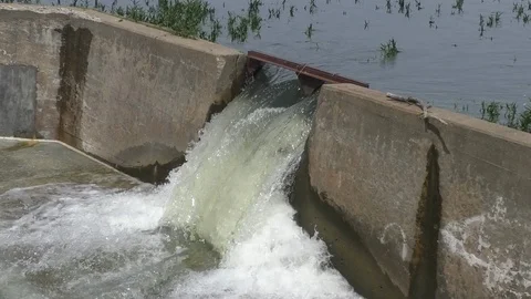 Lake Spillway Close Up Video stock 111849117