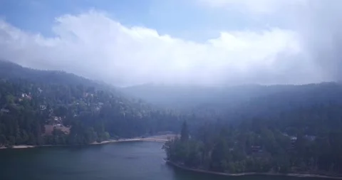 Lake to suburb cloudy shot 库存影片 279511804