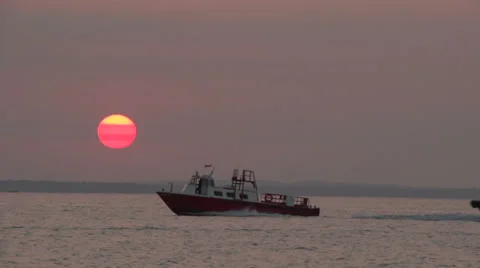 Lake sunrise and ships sunset, lago amanecer barcos atardecer Stock Footage