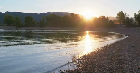 Lake sunset pan Vídeos de archivo 53821872