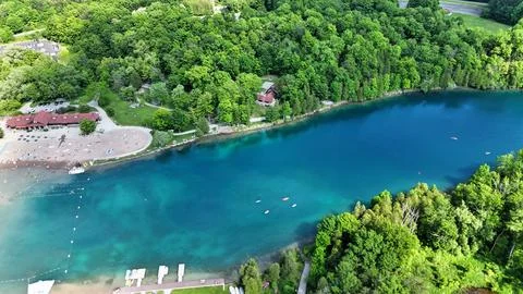 Lake Surrounded by Forest - Green Lakes State Park - Syracuse, NY Foto stock