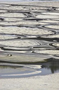 Lake water with minerals forms patterns on the surface The surface of the ... 写真素材