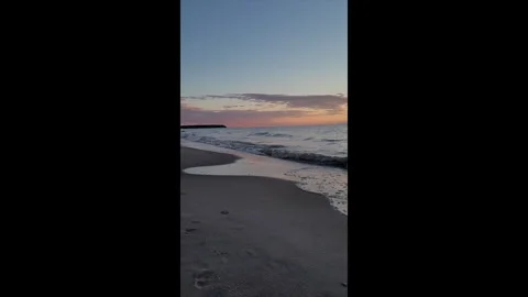 Lake Waves at Sunset 動画素材 267039306