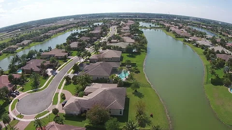 Lakefront homes in Florida Stock Footage 48213824