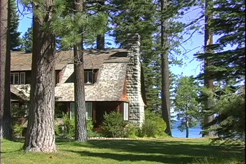 Lakefront House Stockbeeldmateriaal 818559