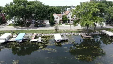 Lakeside Homes with Dock 库存影片 201446000