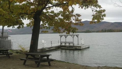 Lakeside maple tree overlooks still water and mountains 스톡 동영상 165251535