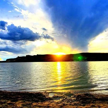 Lakeside sunset Stockfoto's