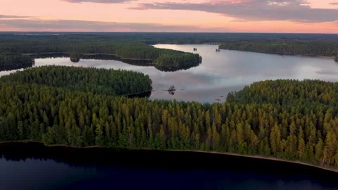 Lakeside view drone footage 库存影片 167646308