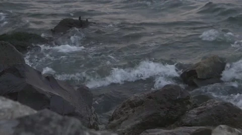 Lakeside Waves Crashing on Rocks Video stock 66926133