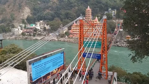 Lakshman jhula rishikesh Stock Footage 100877852