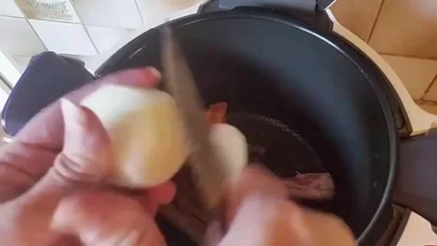 Lamb chops and onions simmering in a casserole dish Stock-Footage 336639084