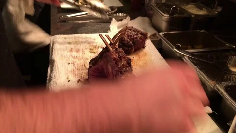 Lamb Meat Grilled Cut by Chef in Restaurant Vídeo Stock 82213656