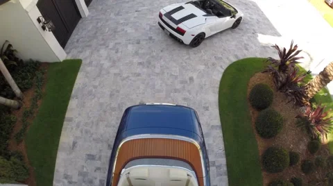 Lamborghini and Rolls Royce Drophead Vídeos de archivo 52079769