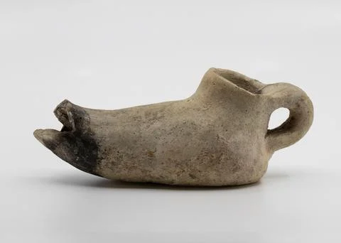 Lamp ca. 3rd7th century A.D. Sasanian Oil lamps were a common way to provid.. Fotos Stock