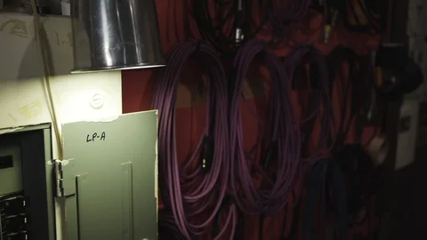 Lamp illuminating an electric panel with microphone and power cables. 库存影片 89501384