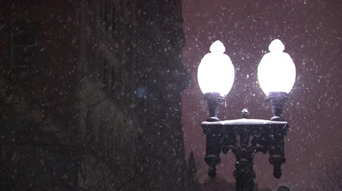 Lamp post in snow 動画素材 34459692