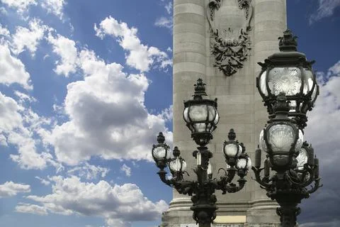 Lamp posts on Alexander III Bridge against the sky with clouds. Paris, France Foto stock