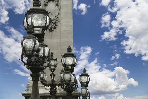 Lamp posts on Alexander III Bridge against the sky with clouds. Paris, France Foto stock
