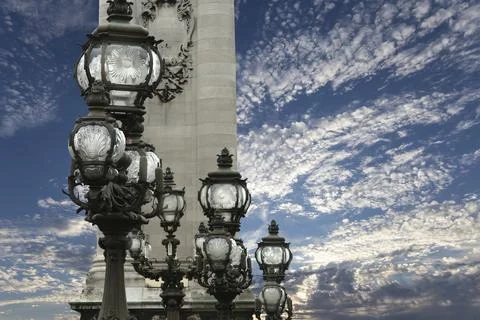 Lamp posts on Alexander III Bridge against the sky with clouds. Paris, France Foto stock