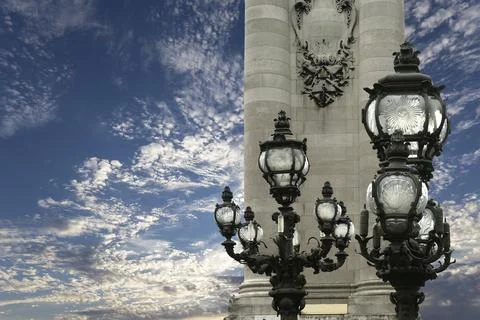Lamp posts on Alexander III Bridge against the sky with clouds. Paris, France Foto stock