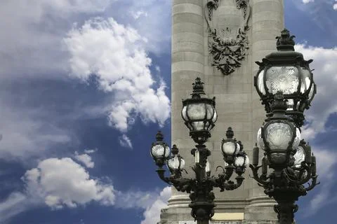Lamp posts on Alexander III Bridge against the sky with clouds. Paris, France Foto stock