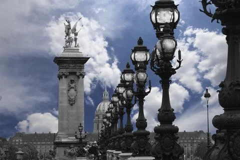 Lamp posts on Alexander III Bridge against the sky with clouds. Paris, France Foto stock