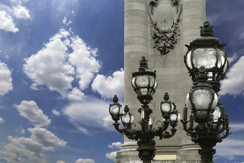 Lamp posts on Alexander III Bridge against the sky with clouds. Paris, France Foto stock