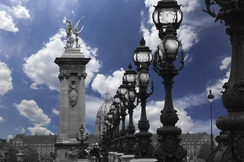 Lamp posts on Alexander III Bridge against the sky with clouds. Paris, France Foto stock