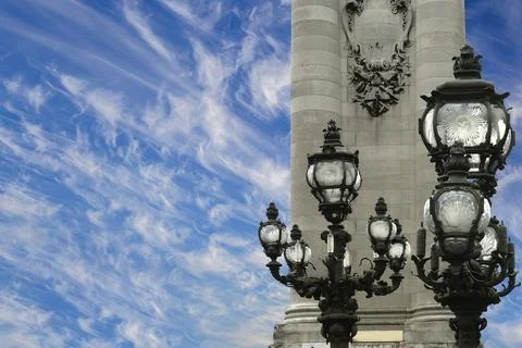 Lamp posts on Alexander III Bridge against the sky with clouds. Paris, France Foto stock