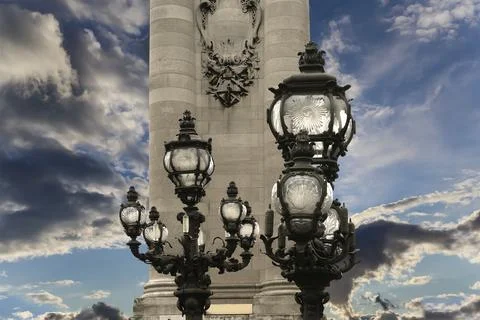 Lamp posts on Alexander III Bridge against the sky with clouds. Paris, France Foto stock