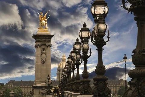 Lamp posts on Alexander III Bridge against the sky with clouds. Paris, France Foto stock