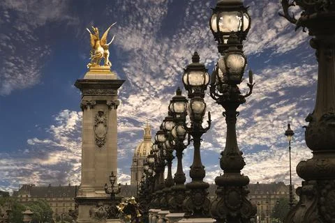 Lamp posts on Alexander III Bridge against the sky with clouds. Paris, France Foto stock