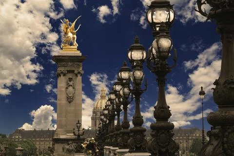 Lamp posts on Alexander III Bridge against the sky with clouds. Paris, France Foto stock