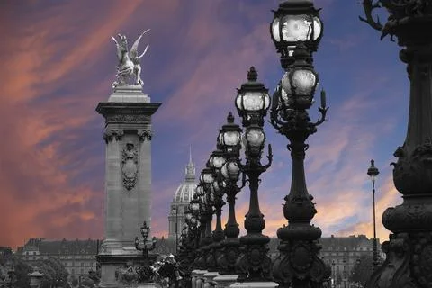 Lamp posts on Alexander III Bridge against the sky at sunset. Paris, France Foto stock