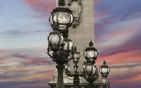 Lamp posts on Alexander III Bridge against the sky at sunset. Paris, France Foto stock
