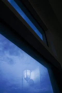 Lamp reflected on window glass when dawn Foto stock