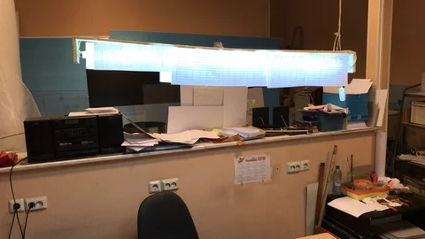 Lamp swinging in the room Video stock 102643743