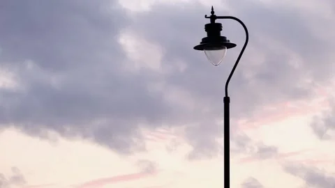 Lamp turning on time lapse Vídeos de archivo 137899189