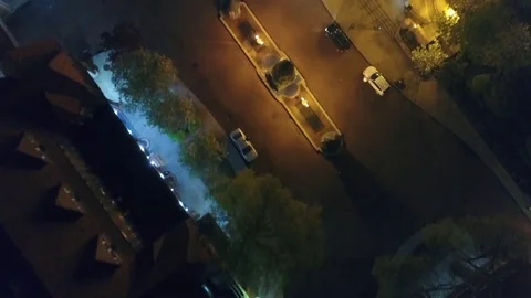Lamplit lane through Forest Hills Gardens on a foggy night Stock-Footage 76908321