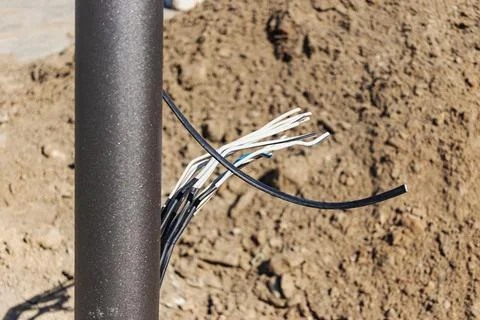 Lamppost with open hole. Inside is a power switch and electrical cables. Elec Foto stock