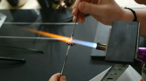 Lampworking - making a glass bead in flame Video stock 62909195